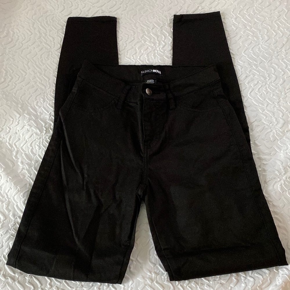 NWOT Fashion Nova High Waisted Jeans